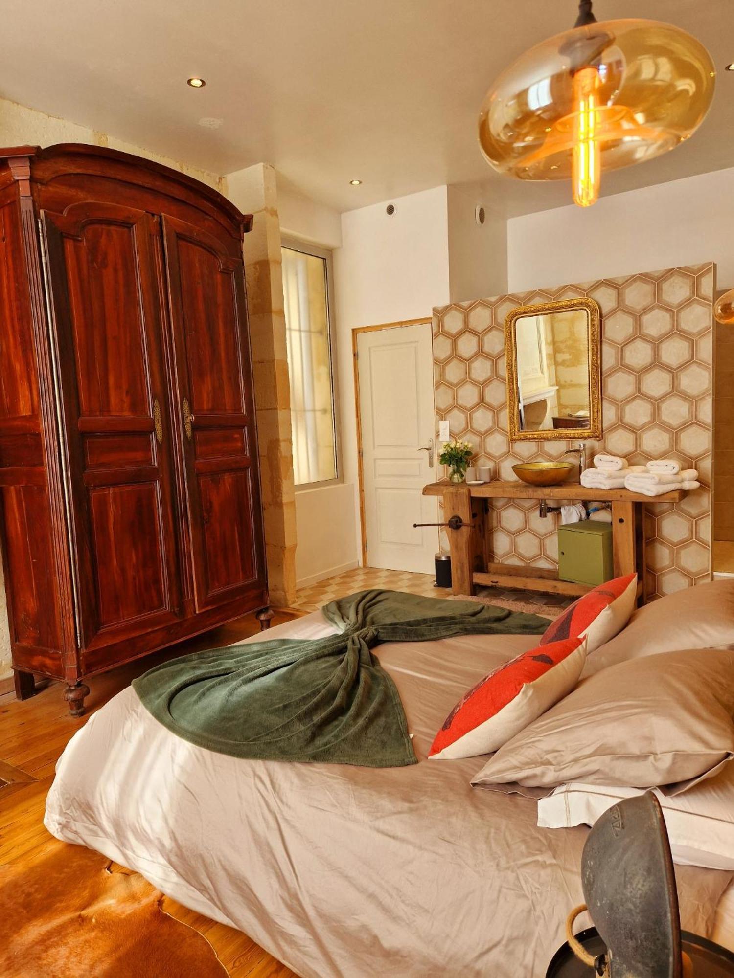Chateau Tanesse De Tourny Bayon Quarto foto